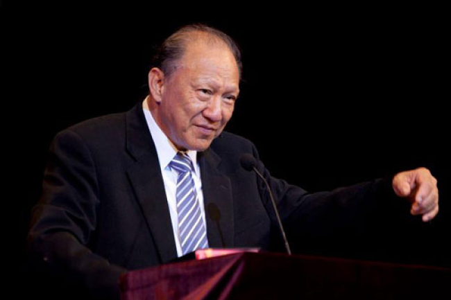 唐崇榮完成心臟搭橋手術 病情仍待觀察