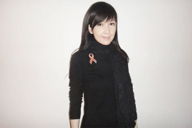 周慧敏響應世界愛滋病日 籲關愛患者