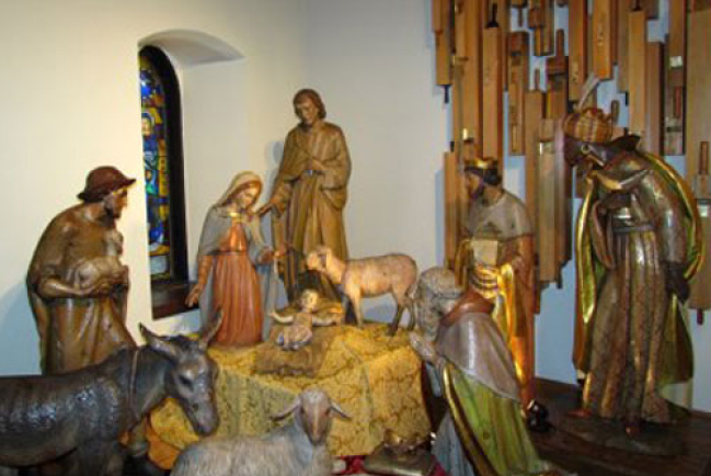 加國天主教堂展出60年歷史聖嬰誕生木雕