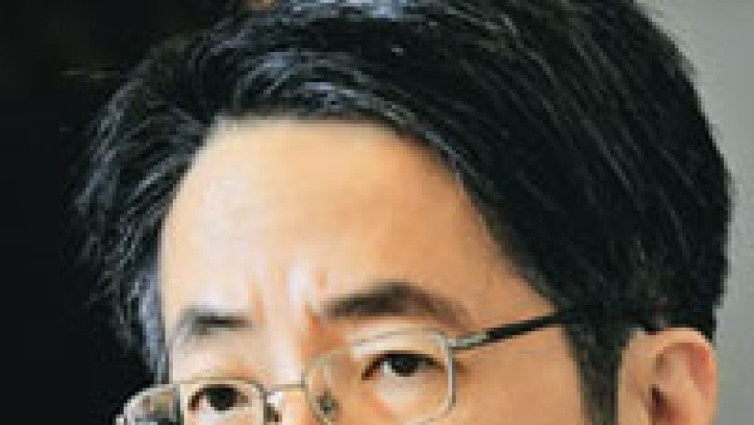《明報》總編劉進圖遇刺 過百信徒醫院代禱