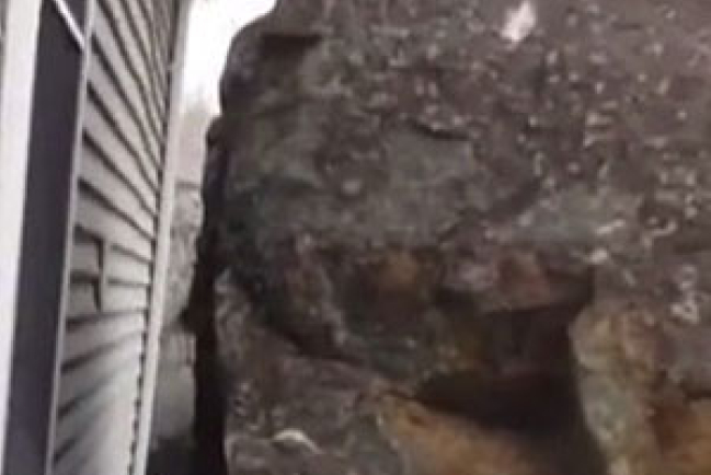 20噸滾落巨石一步之遙 教堂免於滅頂災