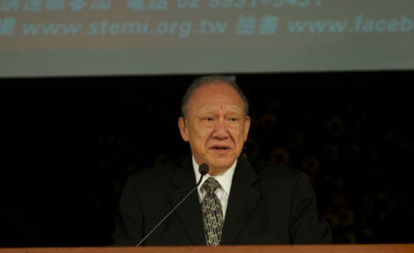 唐崇榮牧師身體顯弱 講經會仍竭力疾呼