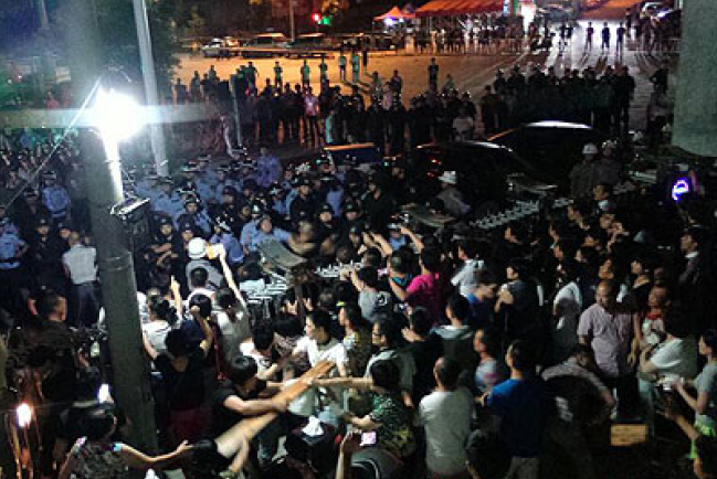 溫州警方三度強拆水頭鎮教堂十字架 上千信徒守護