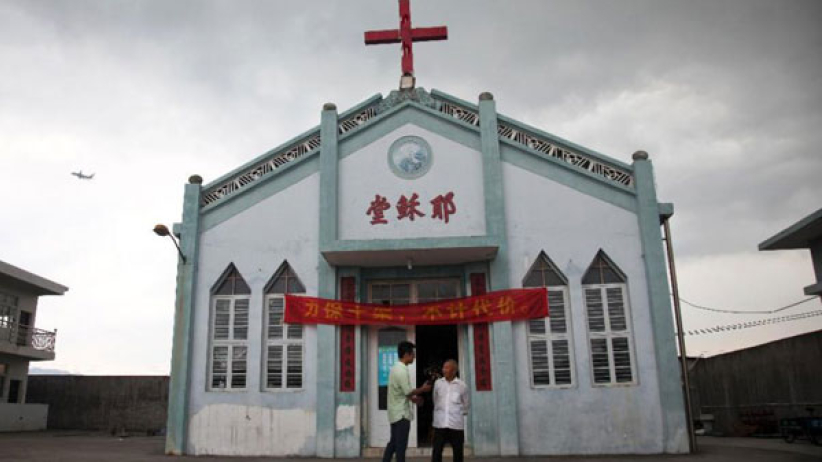 温州平阳七教堂十架受强拆威胁 信徒连夜守护