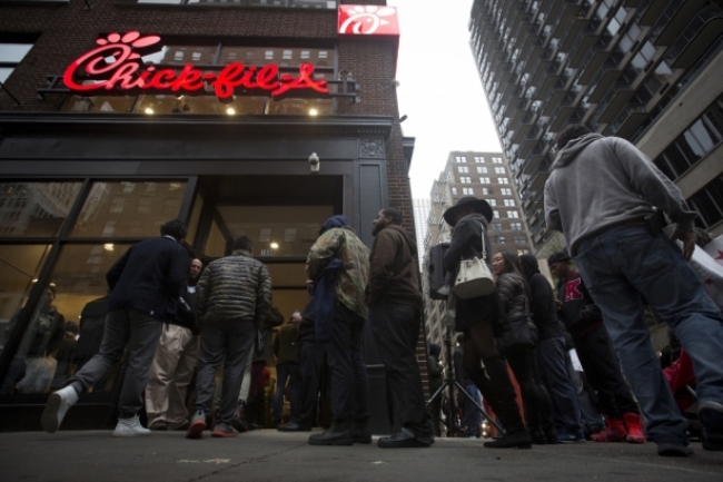 Chick-Fil-A紐約市開幕 同志示威無礙生意