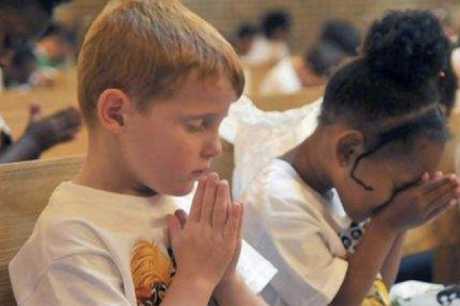 只能感謝陽光雨露﹖瑞典基督教幼兒園謝飯禱告竟被禁