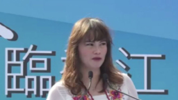 福音盛會國際場,風光背後,印尼超模翠拉蒂尋找上帝