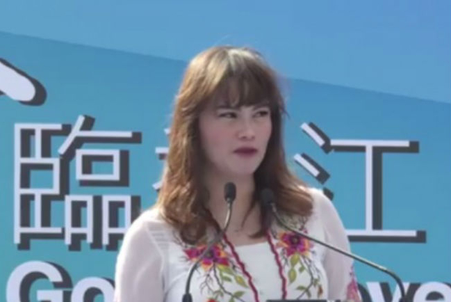 福音盛會國際場,風光背後,印尼超模翠拉蒂尋找上帝