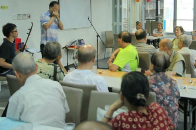 香港千人教會辦社區飯堂歡樂送長者