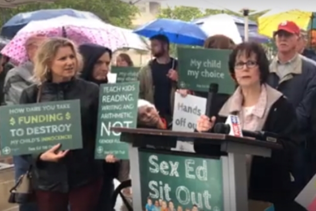 美加澳12城巿家長靜坐拒孩子當實驗品：抗議「色情教育」