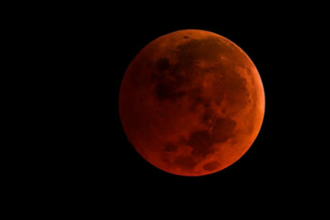 世紀最長血月 牧師解析月蝕預言