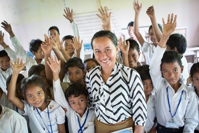 上帝激勵柬埔寨助養兒 夢想成真當教師