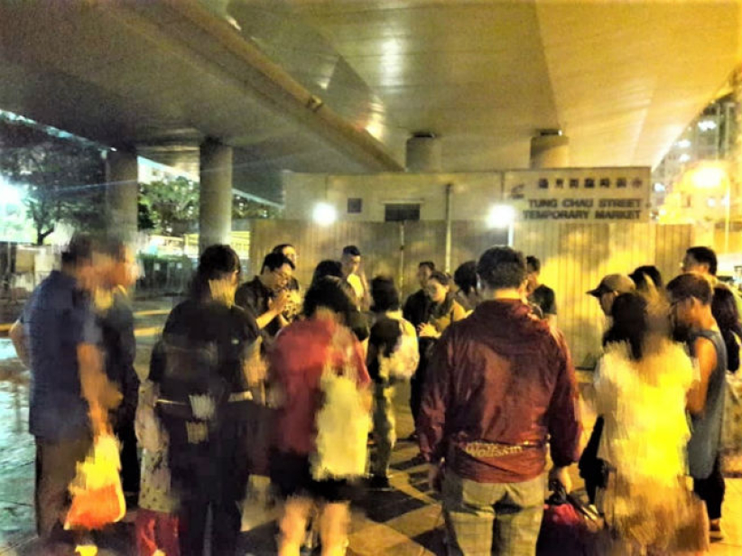 港教会桥底崇拜 社区发光履行基督精神