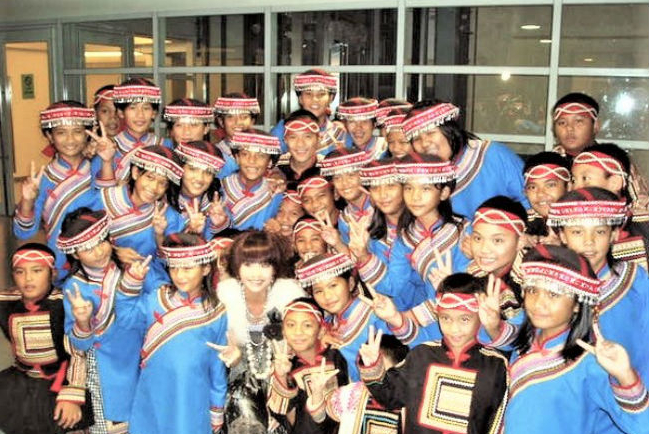 台布農族母語詩歌誦上帝