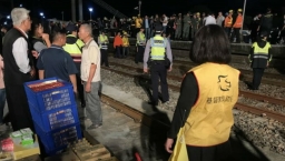 台鐵出軌事故逾半乘客死傷 教會聯合助尋人