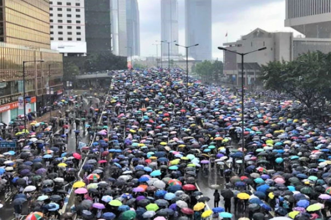 教界見證和平示威 牧師哭籲愛護年青人
