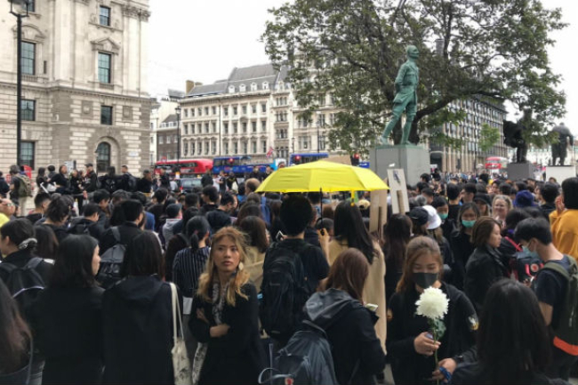 聖詩飄揚海內外 和平呼喚二百萬遊行者