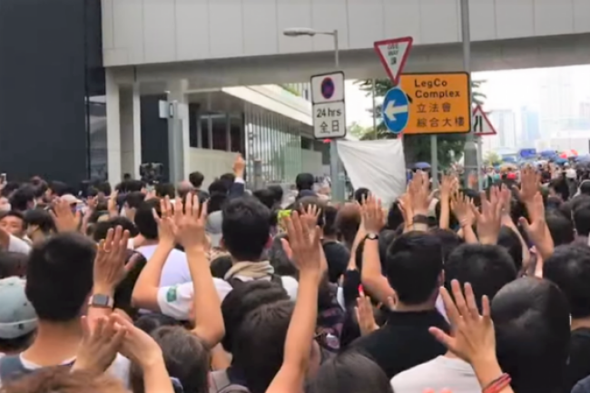 祈禱敗退政權？ 牧者憂信徒誤當政治武器