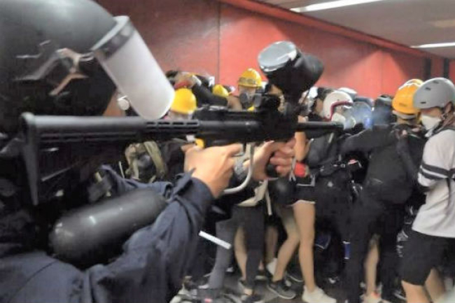 反送中多區爆嚴重流血 警方近距射擊被斥人道災難