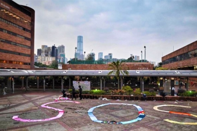 理大圍困四日 抗爭者不信警頑守自救