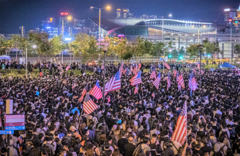 万人赴人权法案感恩会 美牧师见证:跪街求港现民主