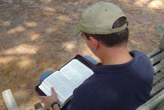 父母小步子女信仰大步 研究：常到教會子女愛讀經