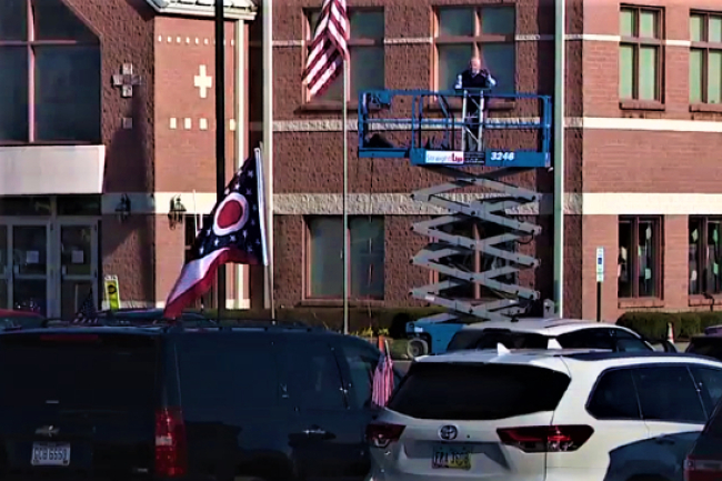 美國疫情擴大 教會聚會從虛擬走上高架台