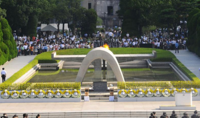 日本广岛长崎原爆75周年 教区千羽鹤纪念碑举行悼念