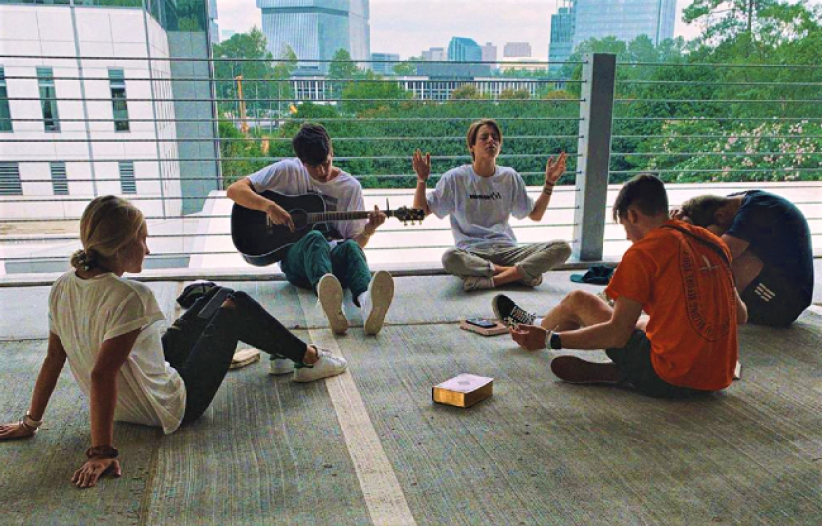 17岁少年抖音讲福音 化身网络传道千万人赞