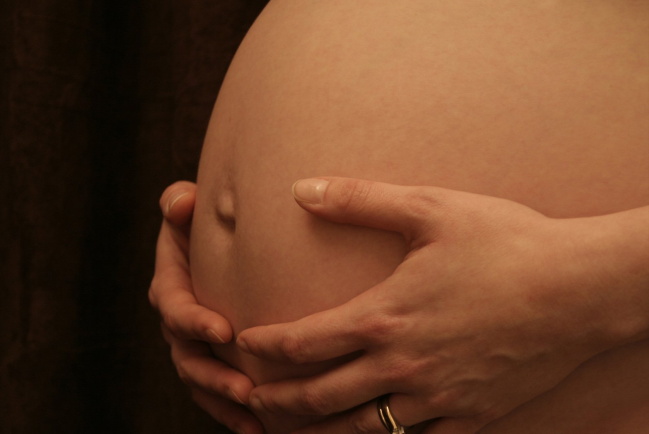 台灣代理孕母惹爭議 反對者：貶低女性尊嚴