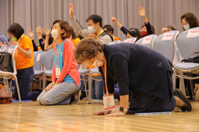 台跨宗派烈火特会 三千海内外信徒燃烧祷告心志 