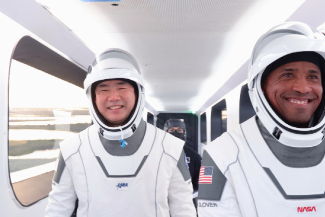 首位非裔太空人攜聖經 乘SpaceX上國際太空站