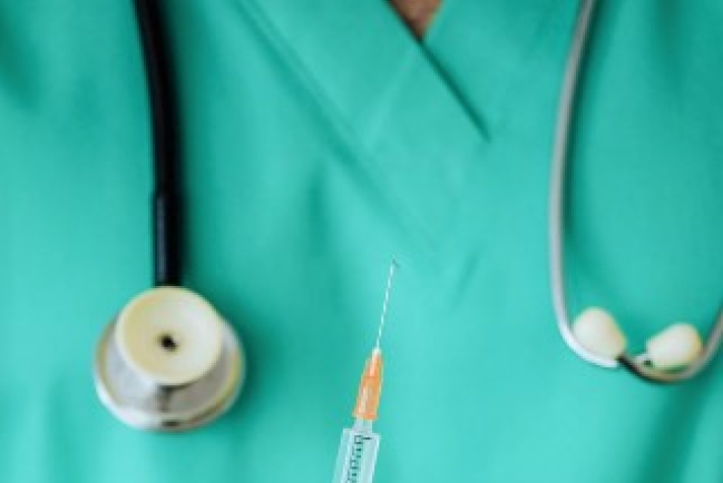 美國首輪疫苗接種 四分一人憂安全拉比勇注射盼釋疑