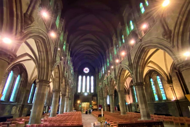 英國變種病毒個案急升 蘇格蘭教堂關閉英格蘭開放