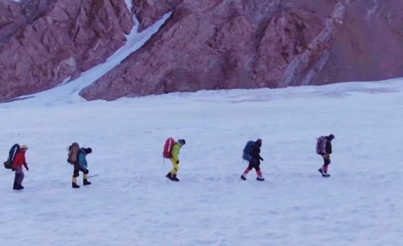 世界第一峰珠穆朗玛 30多登山客爆感染