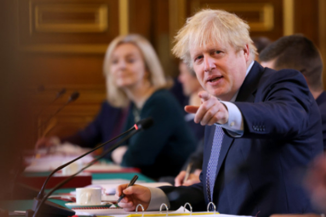 英首相約翰遜宗教身分游離 天主教會再婚立場搖擺