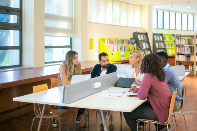 美校園疫情調查 7成學生感覺「被孤立」