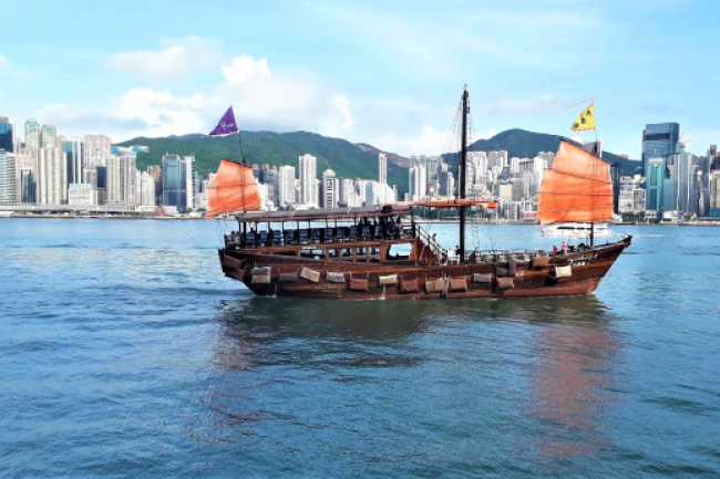 精英大換血香港新定位 梁永泰籲留守港人重建城牆