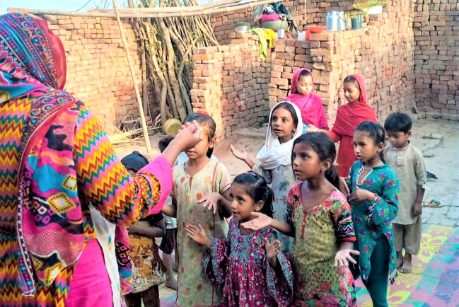 人道組織深入阿富汗邊境險救小姊妹