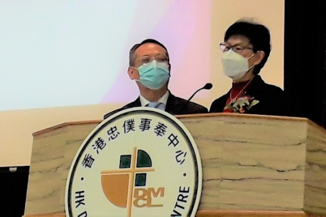 「忠僕事奉中心」總幹事交職：翁麗玉籲跟隨神 鄭健榮盼延續宣教夢