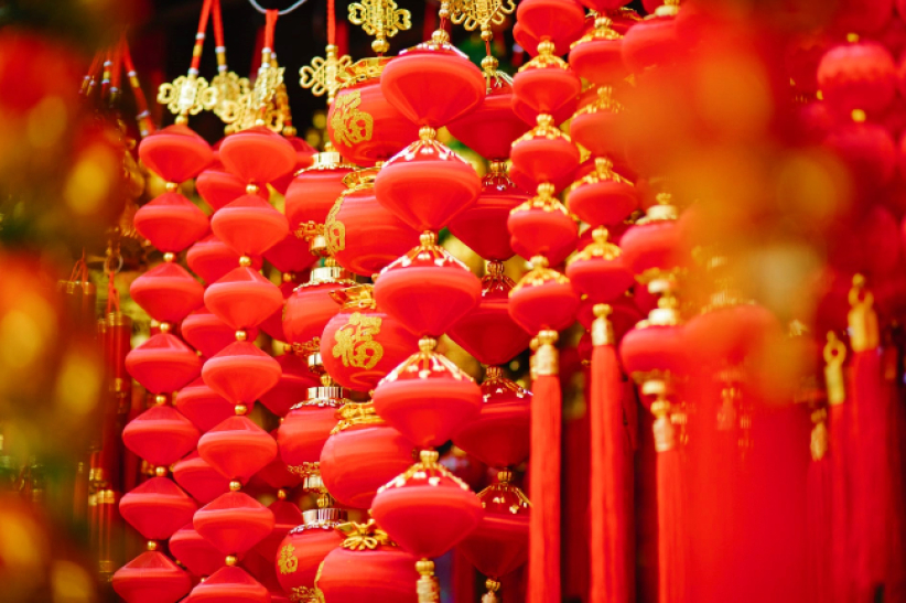 春满迎福展新岁 恭祝读者荣光照万家  
