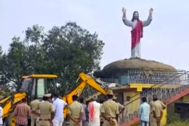 印度卡納塔克邦政府拆除20呎高耶穌雕像