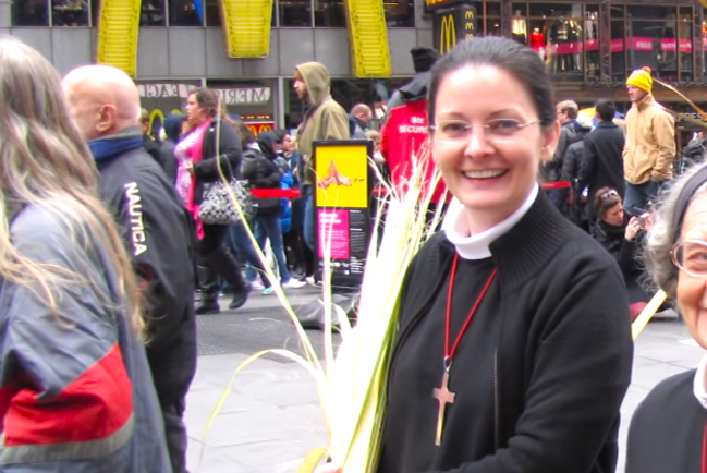 修女也TikTok 前喜劇團演員游走修院與社區