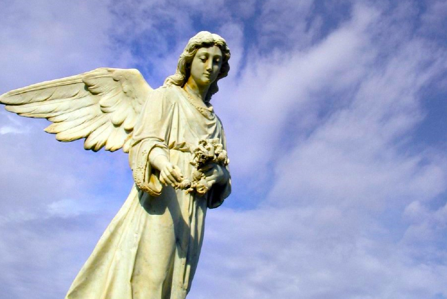 一人一守護天使?迷信! 研究指受商品文化影響