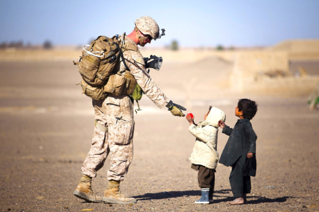 世界祖父母日：軍人長者憶述沙漠執勤趣事