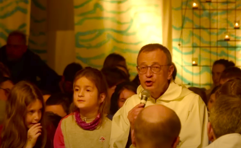 泰澤歐洲年會前夕 院長赴烏克蘭街頭與青年燭光祈禱 