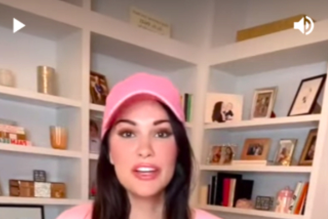 美國名模退出時裝界：雲彩衣裳不及上帝美