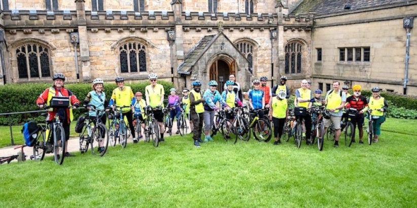 自行車愛好者「踏板朝聖」穿梭三座大教堂