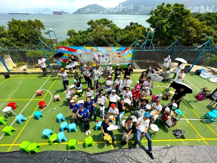 南丫岛现百花树壁画 逾百人与巴拿巴学员绘出自信