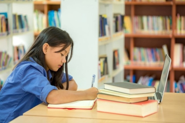 信義會疫後調查:8成學生仍戴口罩 4成社交焦慮